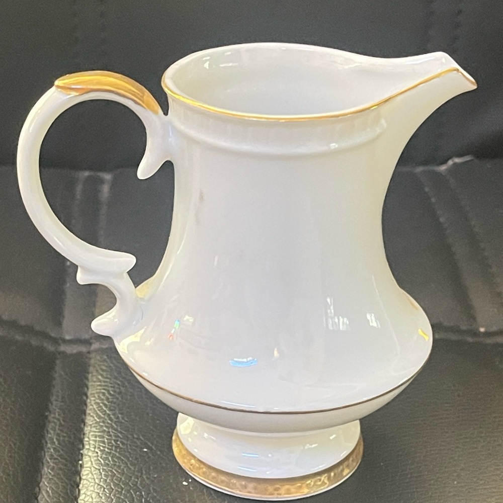 Capodimonte Italy Ambassador Creamer 55/1672